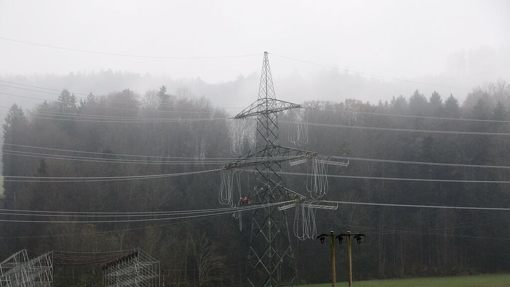 Bau von 380 kV-Leitung