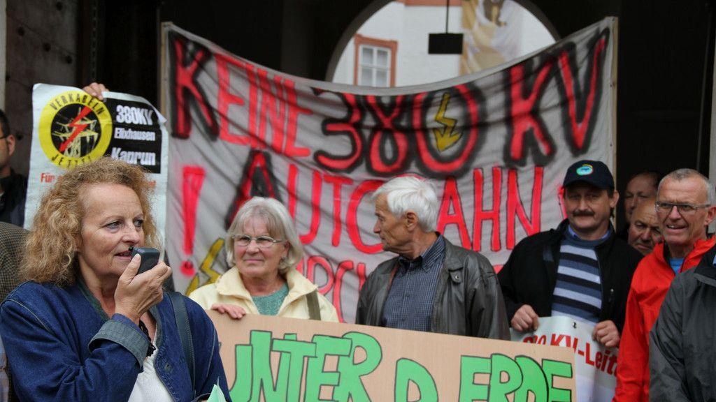 Demonstration 380 kv Mozartplatz