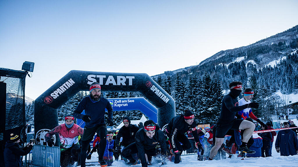 Knapp 2000 Spartaner fanden sich beim Winter Spartan Race in Zell am See-Kaprun ein.jpg