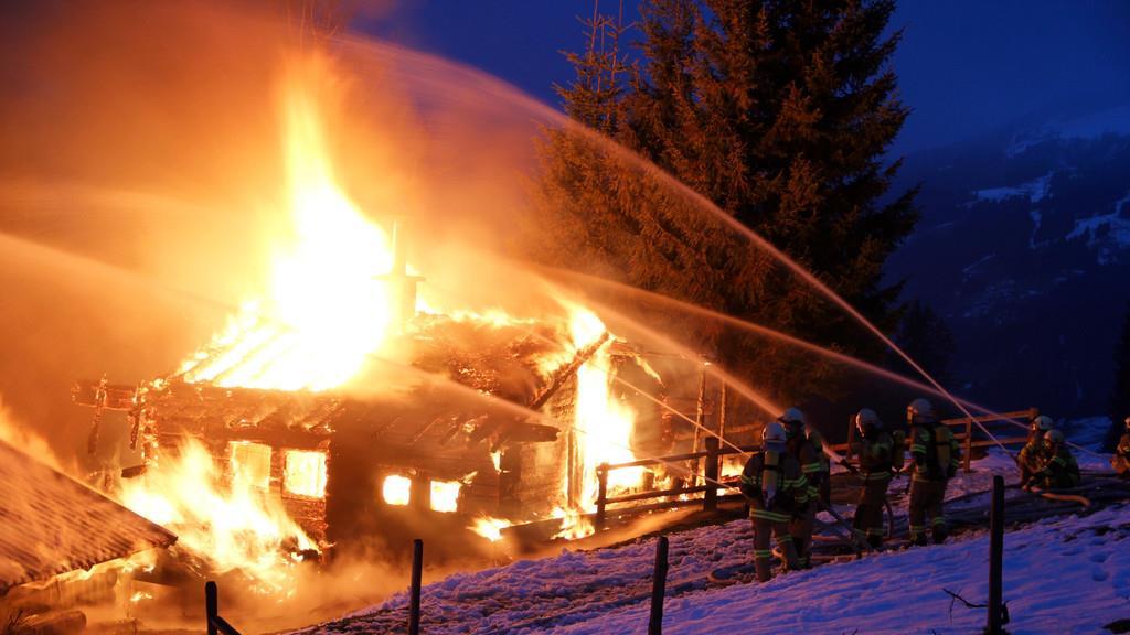 Ederalm in Saalbach-Hinterglemm in Vollbrand, III