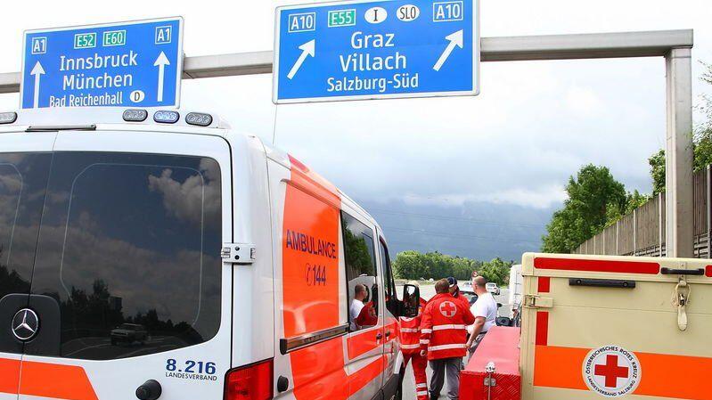 Zwei Pkw kollidierten auf der Richtungsfahrbahn Villach seitlich.