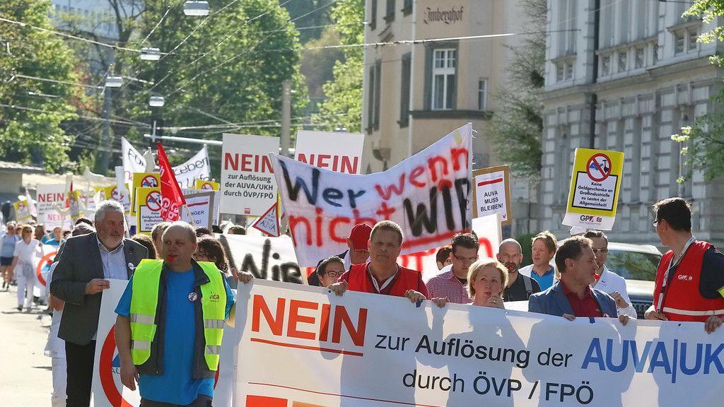 1.500 Teilnehmer bei Kundgebung vor AK Salzburg