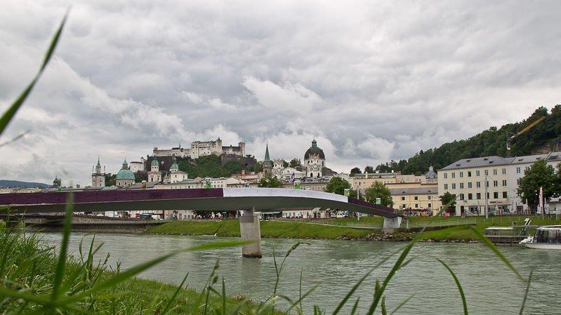 Mozartstadt in Violett-Weiß