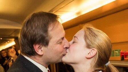 Heiratsantrag im ICE nach Wien - das glückliche Paar ÖBB- Lokführer Roland Reichart und Zugbegleiterin Ingrid Grabler-Fritz
