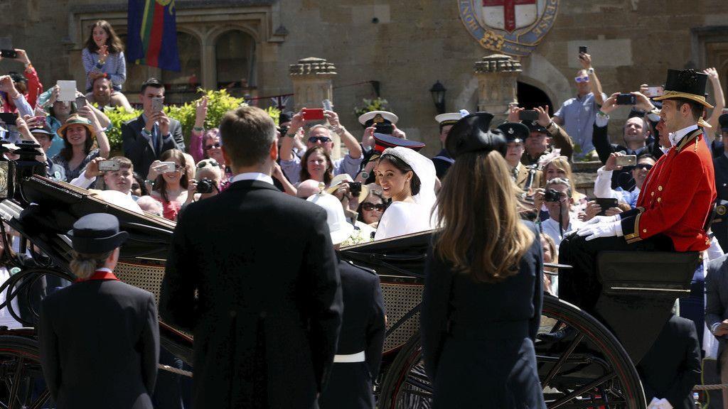 Royale Hochzeit: Schillernde Kutschfahrt durch Windsor