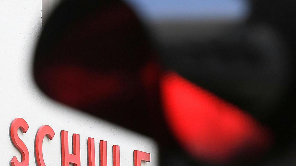 Die Corona-Ampel bekommt mehr Rot