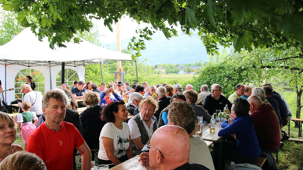 Bierfichte Aufstellen in Bad Vigaun