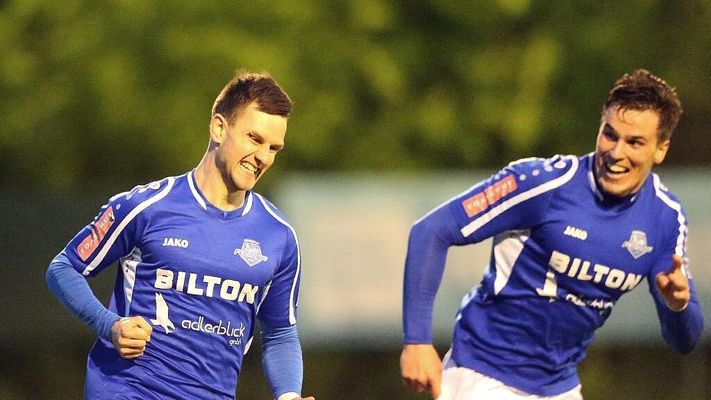 Das Goldtor von Hasic (li.) lässt den FC Pinzgau jubeln.