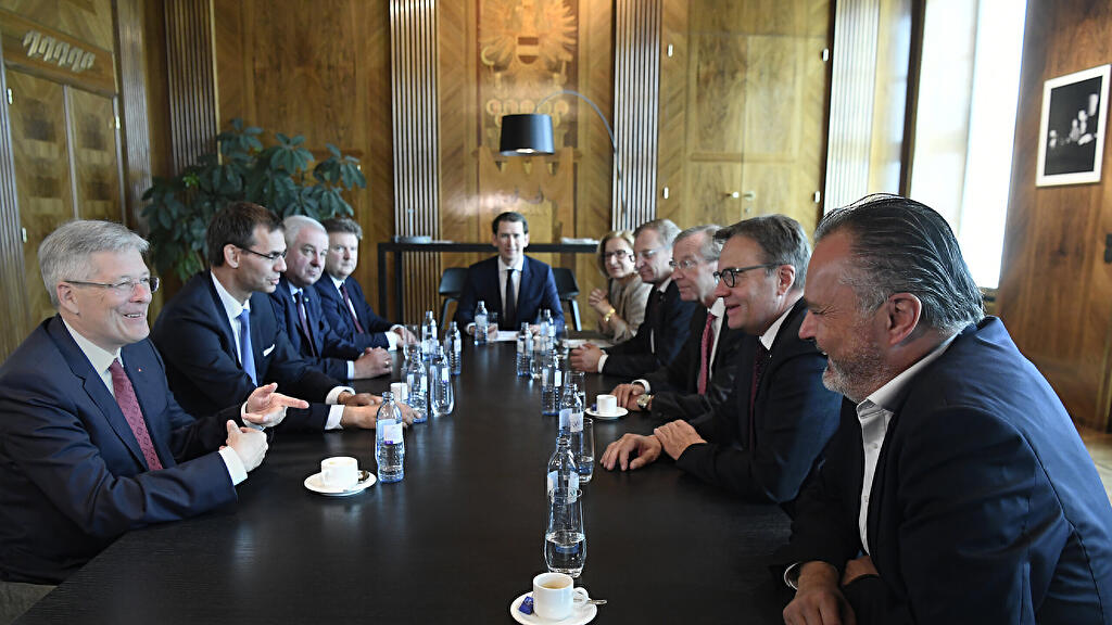 Landeshauptleute, Kurz
