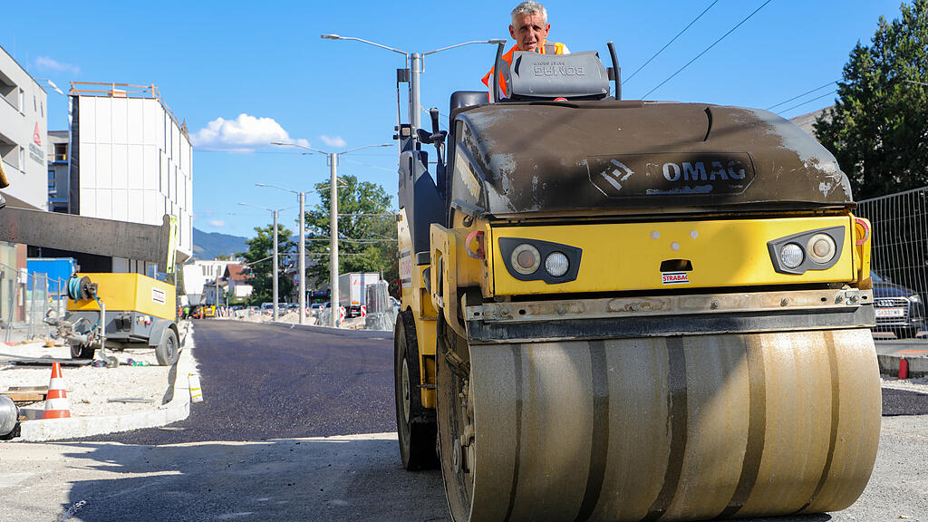 Münchner Bundesstraße: Asphaltierung