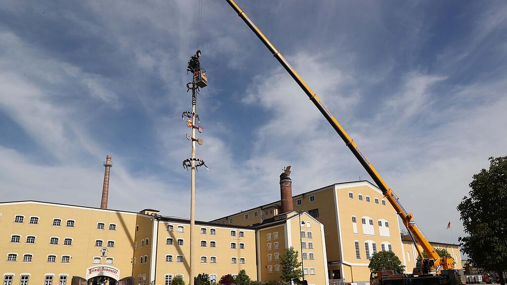 Pressebild3_Stiegl_Maibaum2021_ev.jpg