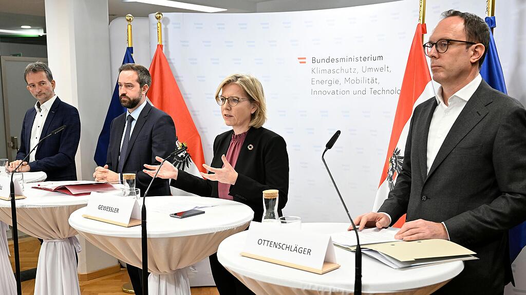 PK Schn\u00f6ll und Gewessler: Rasen