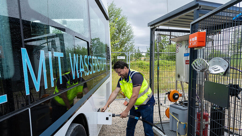 Pressebild H2 Bus 2.jpg