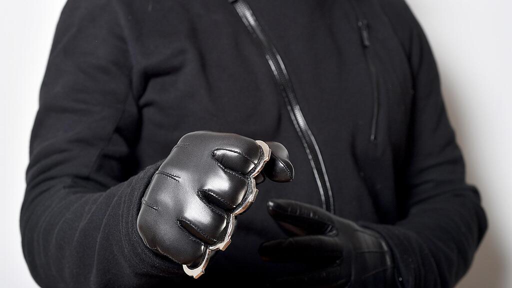 symb_schlagring symb_überfall symb_angriff symb_brutal