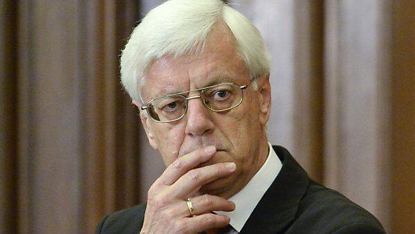 VfGH-Präsident Holzinger verkündete die Beschlüsse