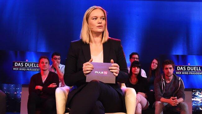 Als Reaktion auf Baumgartners Kritik, lud Corinna Milborn den Extremsportler zu sich in die Sendung ein, um sein Frauenbild zu diskutieren.