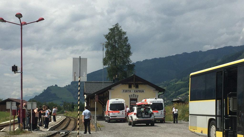 Pkw kollidiert mit Pinzgaubahn