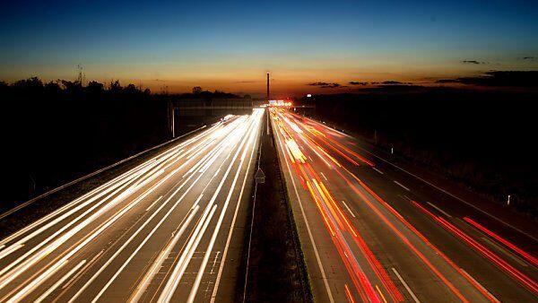 Neue Regeln für Lkw auf Autobahnen