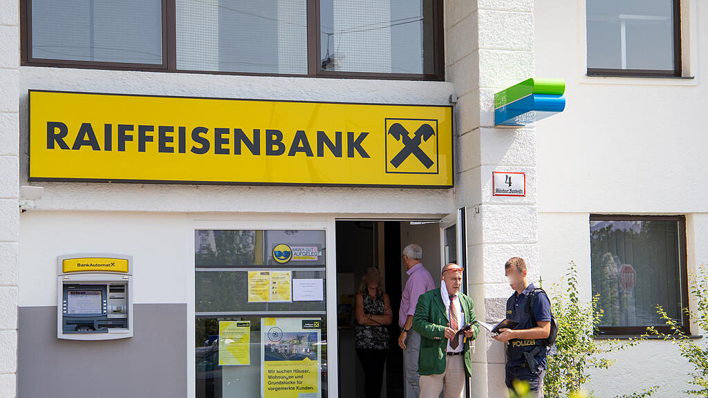 Bank\u00fcberfall in Liefering
