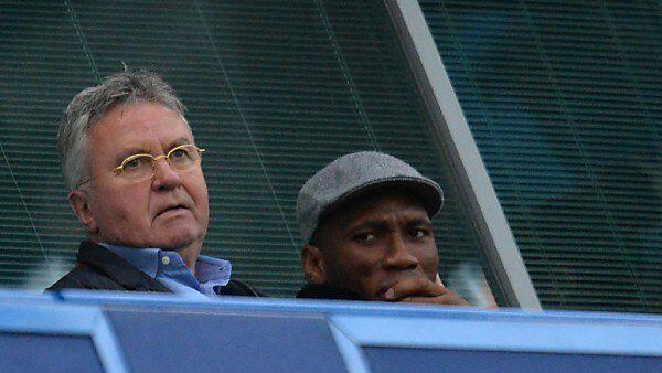 Drogba saß mit Hiddink auf der Tribüne