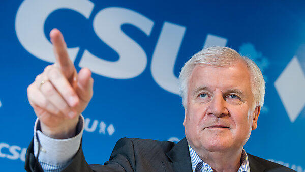 Seehofer tritt für Rückweisung ein
