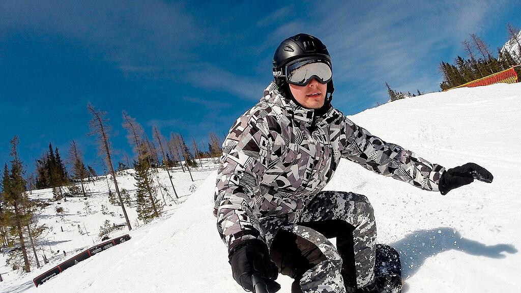 SB: Snowboard, Snowboarder, Wintersport,