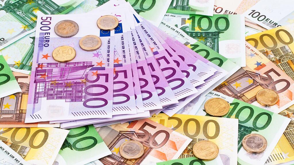 Inhaltlich gehe es bei der für 10.00 Uhr anberaumten Sitzung unter anderem um Fragen, wie viel Geld der Salzburger Wohnbaufonds bei der Bundesfinanzierungsagentur (ÖBFA) insgesamt aufgenommen und wie viel Geld der Wohnbaufonds dem Land Salzburg geliehen habe und mit wie viel Geld des Wohnbaufonds spekuliert worden sei.