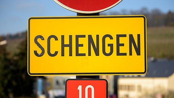 Ortschild der Gemeinde Schengen in Luxemburg. (Symbolbild)