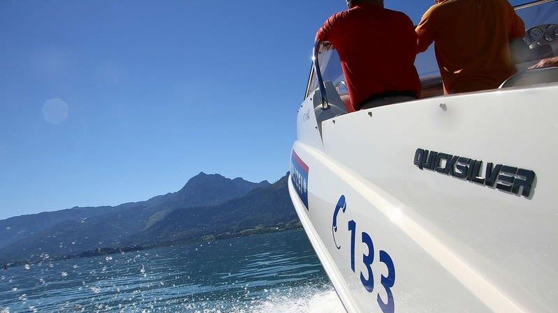 Polizeiboot im Wasser