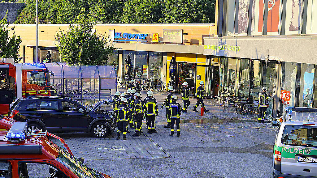 Bad Reichenhall: Auto kracht in Schaufenster