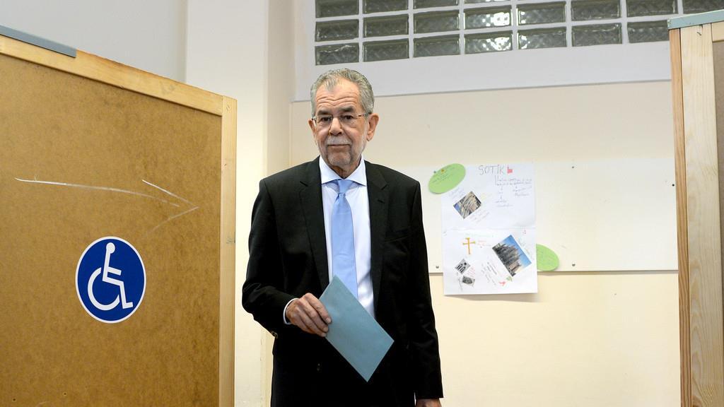 BP-Wahl: Stimmabgabe Alexander Van der Bellen