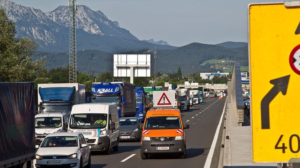 Unfall mit Pkw und zwei Bussen bei Anschlussstelle Hagenau