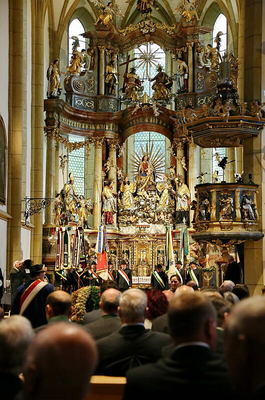 Bad Hofgastein feiert Erntedankfest und Altarweihe