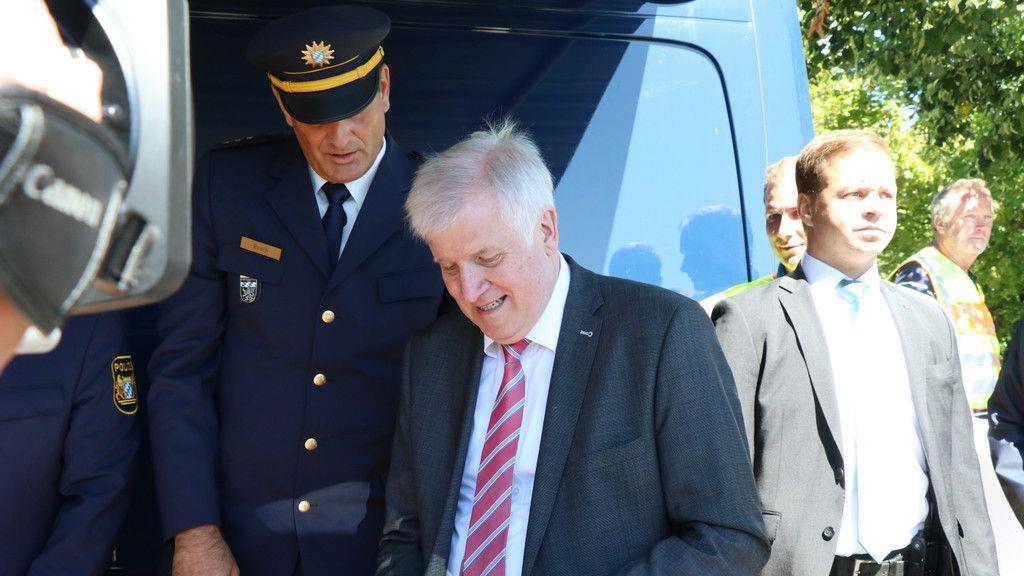 Saalbrücke: Seehofer zieht Bilanz zu Grenzpolizei