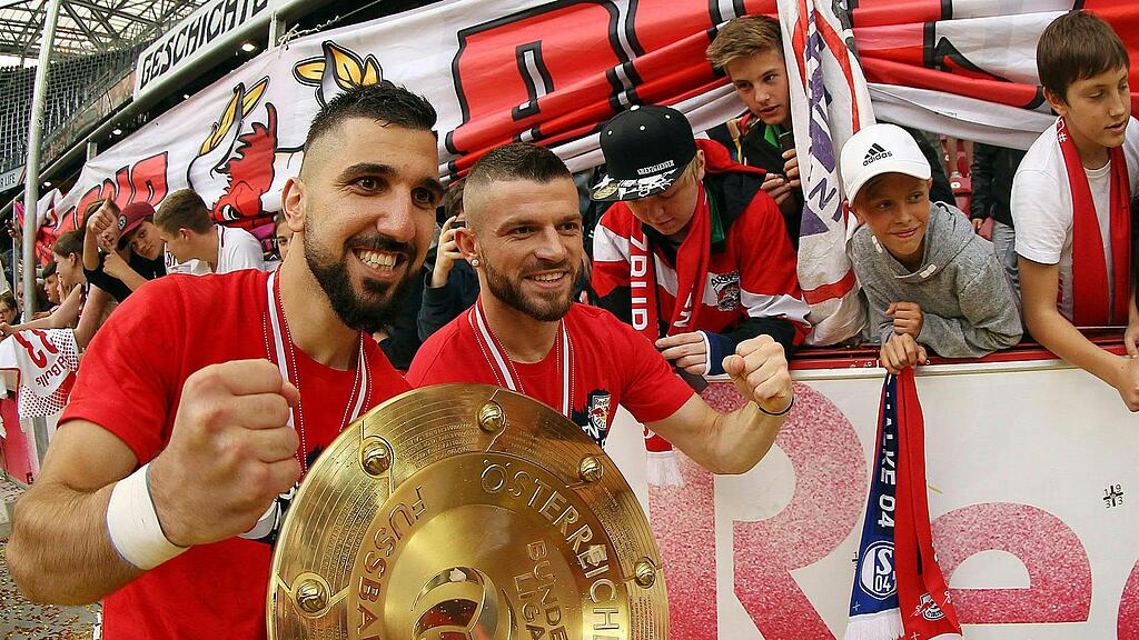 Munas Dabbur (links) und Valon Berisha nach dem Match gegen den SV Mattersburg.