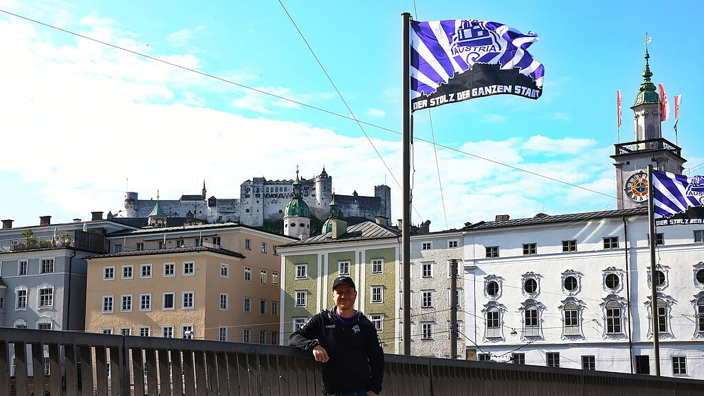 Austria-Salzburg-Fahnen auf der Staatsbrücke