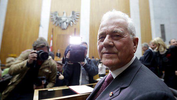 Frank Stronach: "Haben uns zu viel zugemutet"