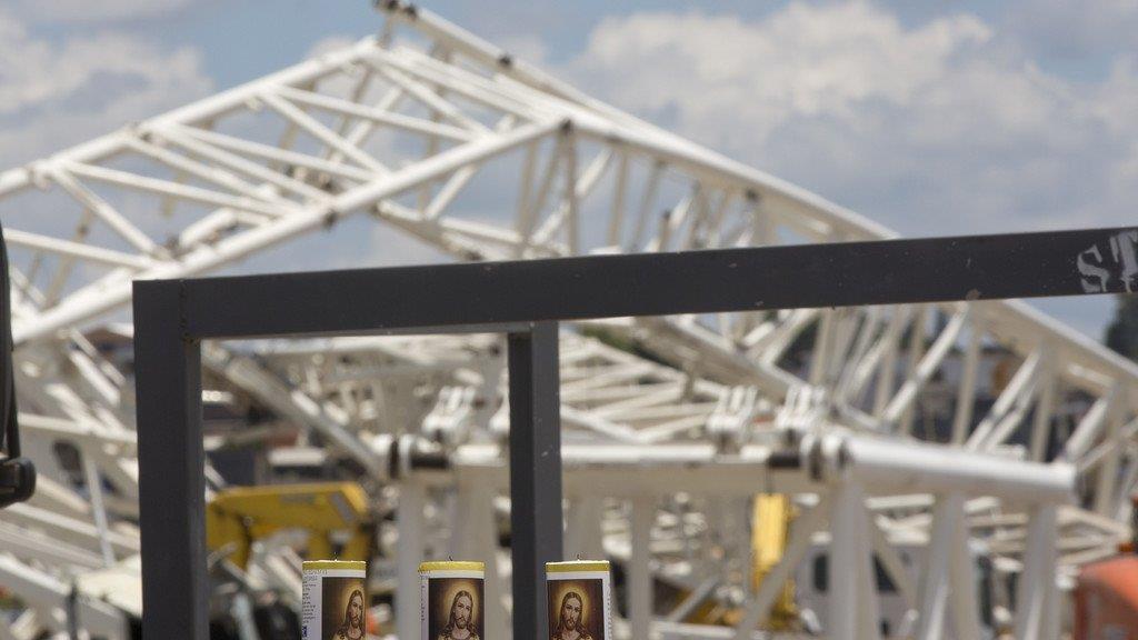 Brasilien: Kran stürzt auf WM-Stadion