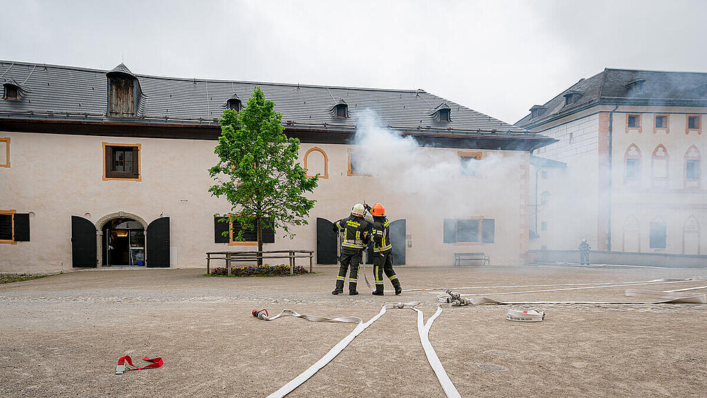 Feuerwehr-Übung auf der Festung, II