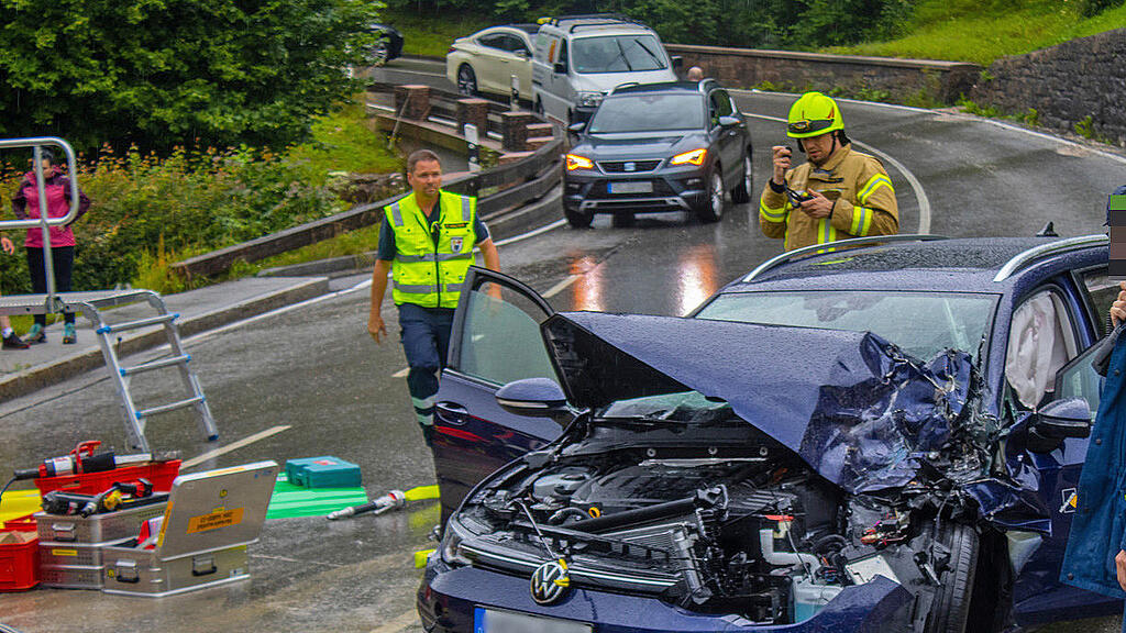 Unfall Hilfs-Lkw THW