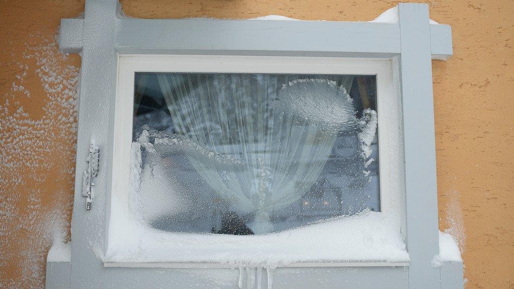 Wintereinbruch in Salzburg - Schnee auf der A10 und am Katschberg