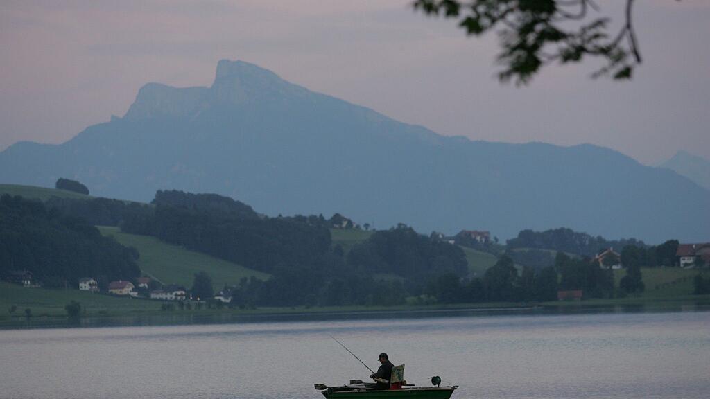 Symbolbild: Ein Pensionist erlitt beim Schwimmen im Irrsee einen Herzinfarkt und starb.