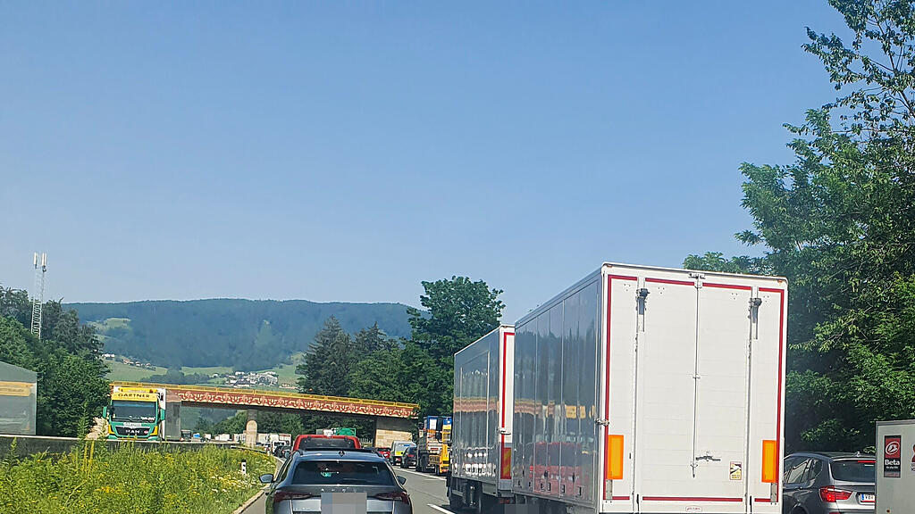 Pkw contra Lkw bei Mondsee