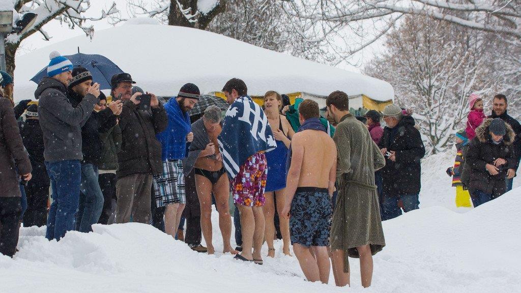 Badelaune beim Silvesterschwimmen in Seeham