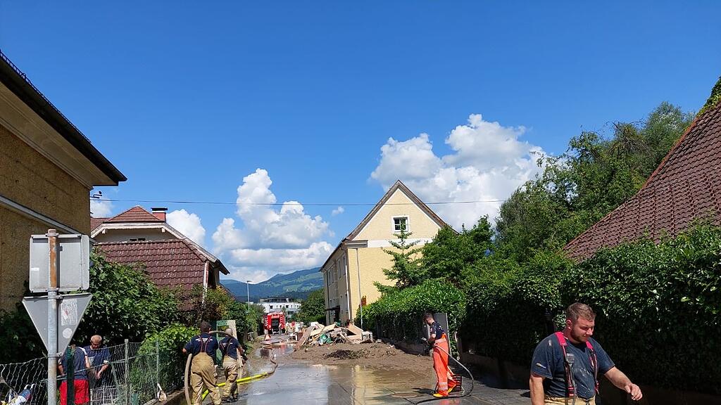 Aufräumen in Hallein nach Hochwasser