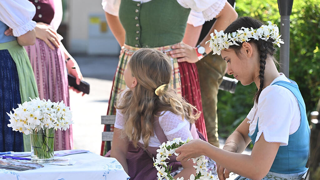 Figuren beim Narzissenfest im Ausseerland