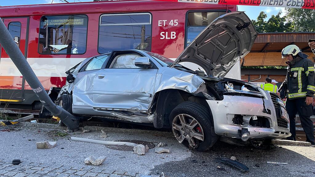 Lokalbahn contra Pkw in Salzburg-Itzling