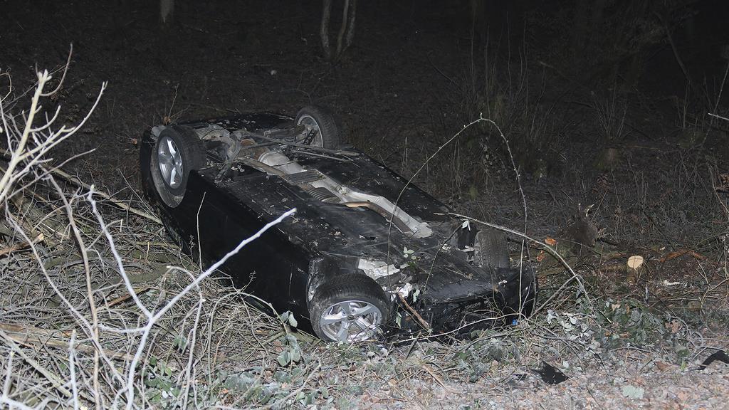 Unfall in Piding: 26-Jähriger überschlägt sich mit Pkw