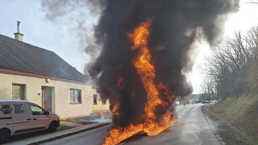 Traktor-Brand in NÖ