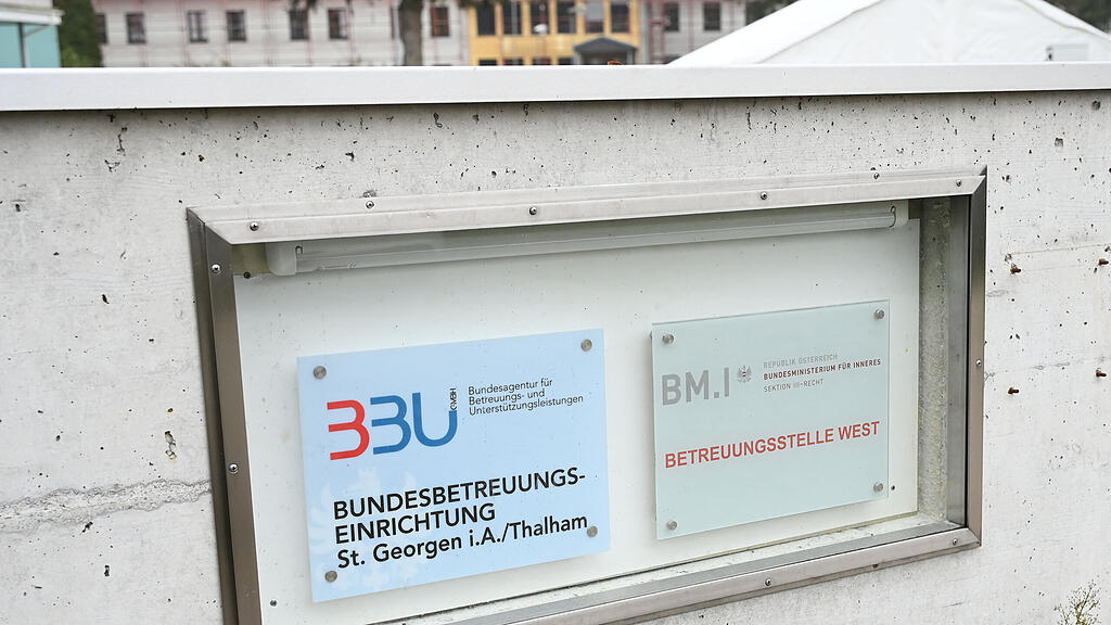 Unterbringung von Fl\u00fcchtlingen in Zelten in O\u00d6